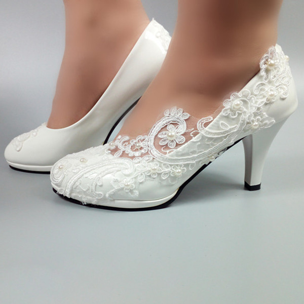 أحذية الزفاف المرأة Leatherette Stiletto كعب مغلقة إصبع القدم مع خياطة الدانتيل