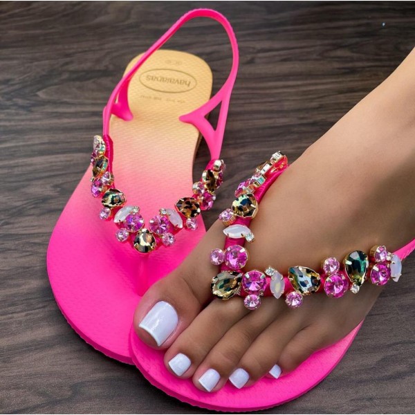 Fuchsia women sandal decorated with exquisite stones