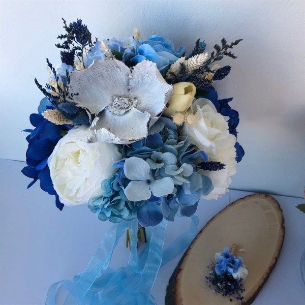 باقة سحابة زهرة الزفاف الأزرق